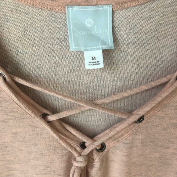 Cute blush pink top - Picture 2 of 4